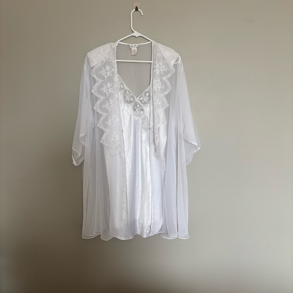 Chic White Floral Lace Top